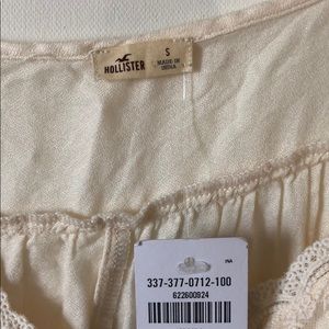 Hollister top